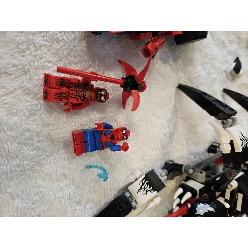 LEGO Marvel Super Heroes:‎ Venom Crawler (76163) Partial Set Read